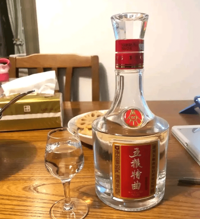 白酒照片真实图片