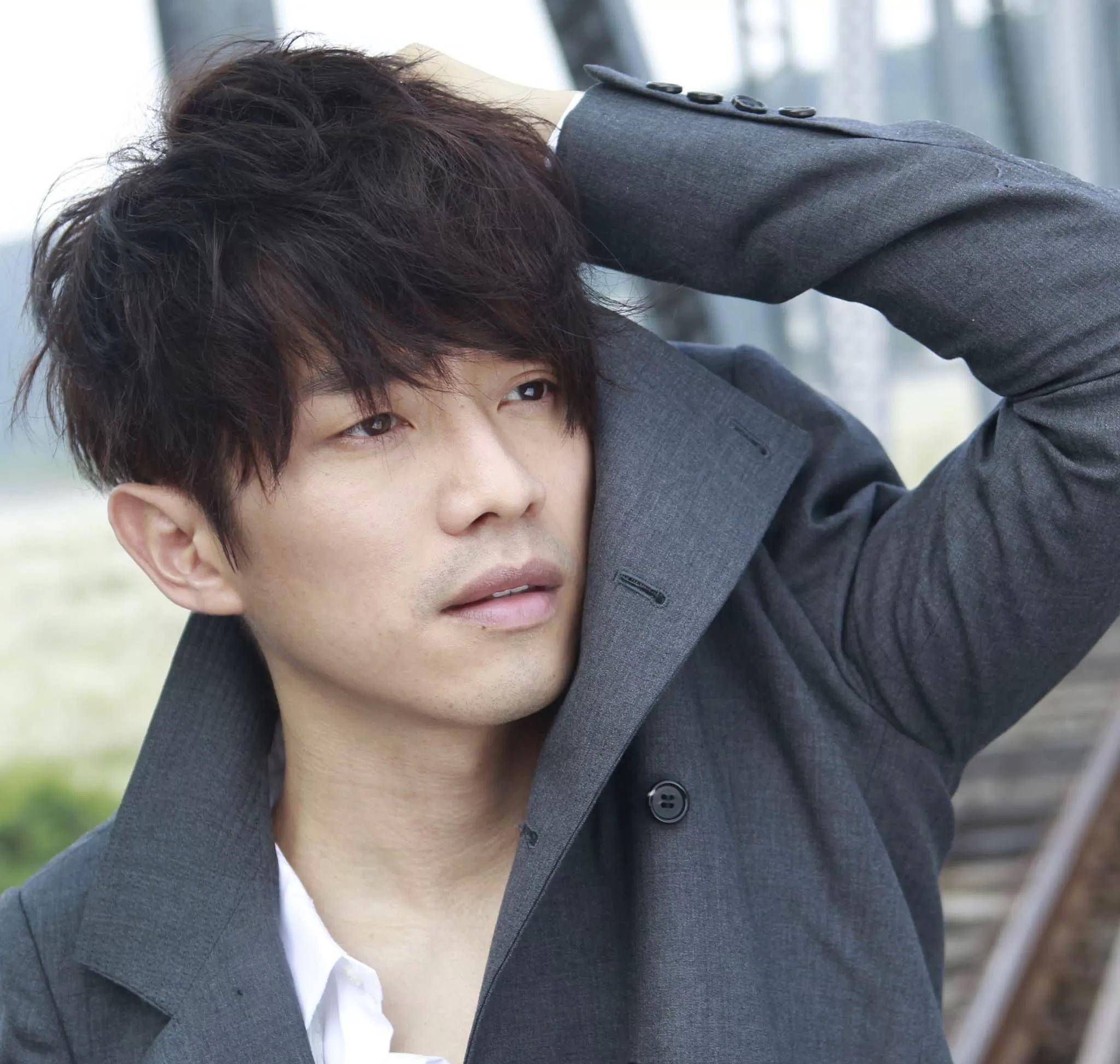 张栋梁近照曝光,身材清瘦显疲态,却靠小县城商演挣钱_张东良_身份