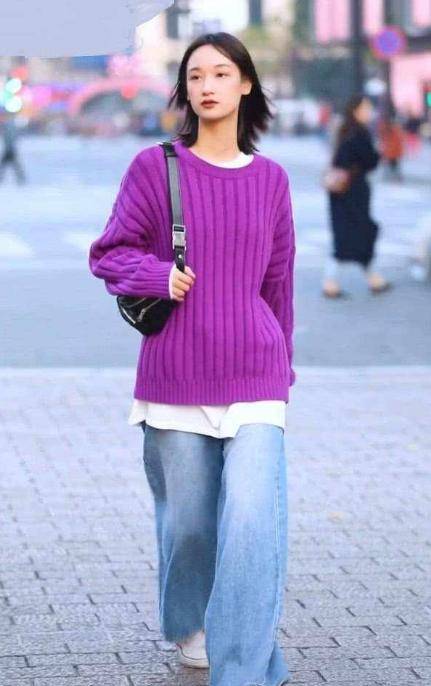 紫色t恤怎么搭配外套图片
