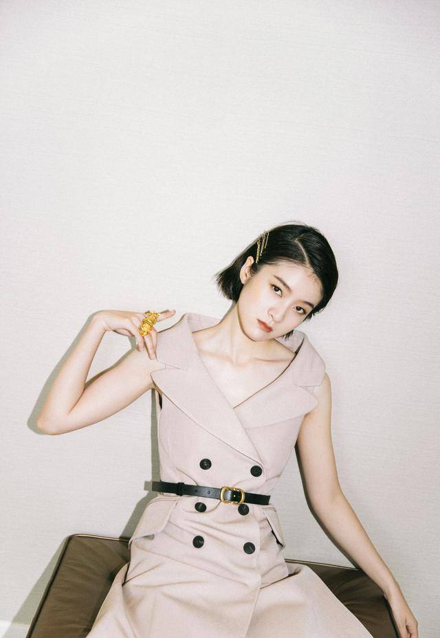 张雪迎这套好看,清爽干净,锁骨超性感!