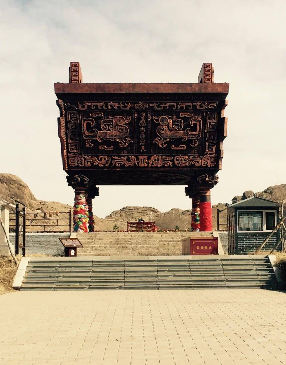 赤峰召庙——一个被连绵起伏的群山和不同时代文化环绕的佳境!