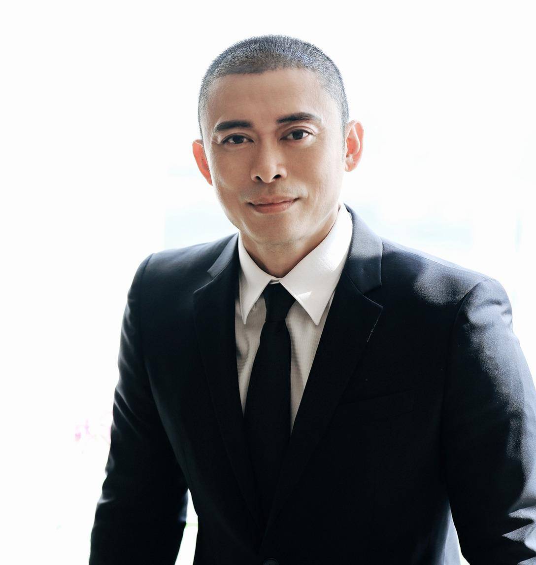 47岁樊少皇二胎喜得千金,女儿呆萌可爱,颜值不输妈妈_贾晓晨_一家