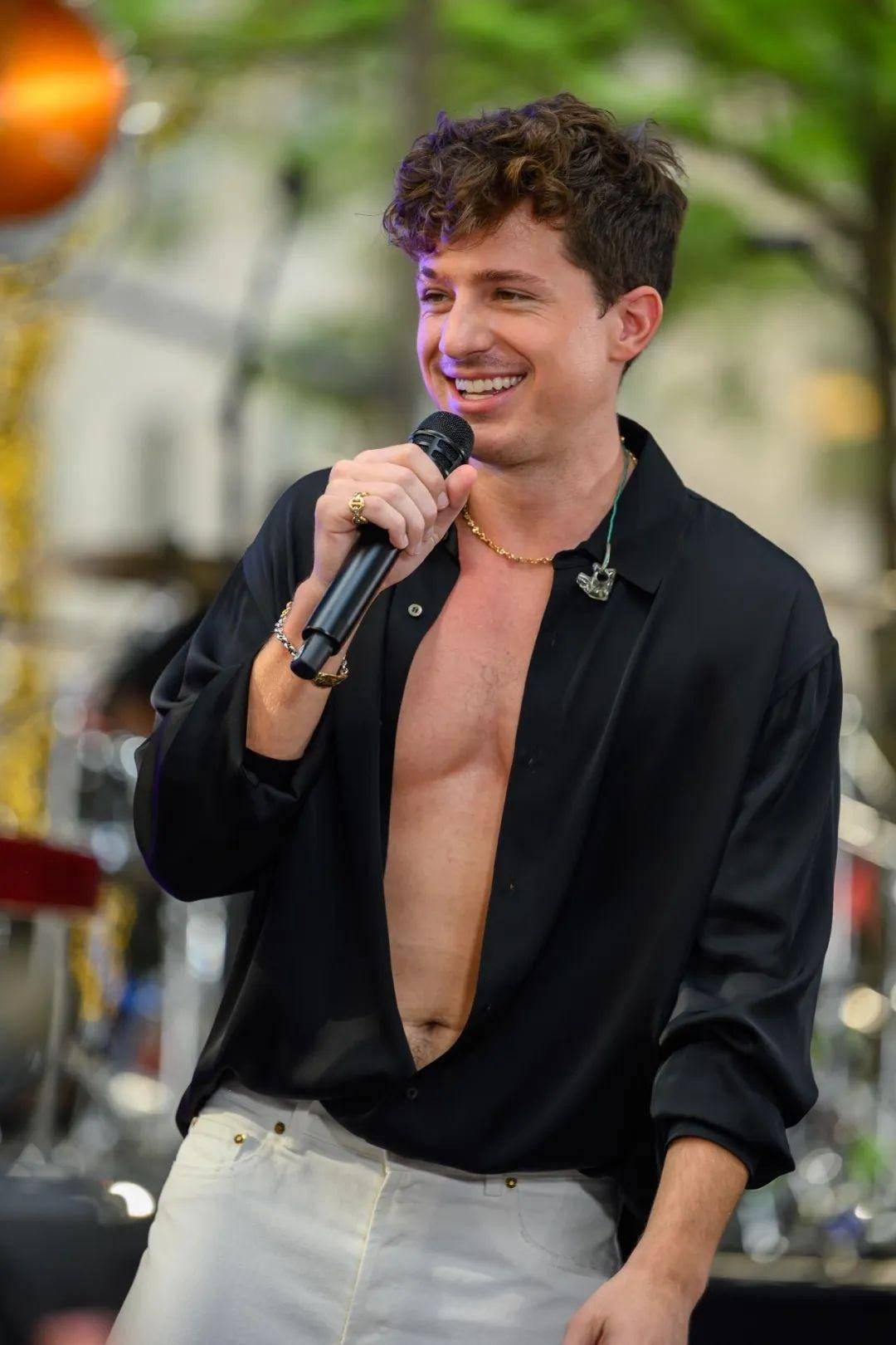 charlieputh新单曲《i dont think that i like her》在韩国的成功