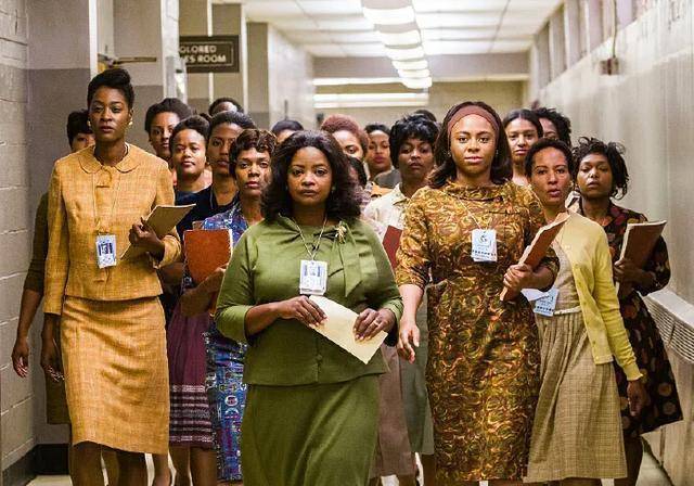 由约翰·李·汉柯克执导,桑德拉·布洛克,蒂姆·麦格罗,昆顿·亚伦等