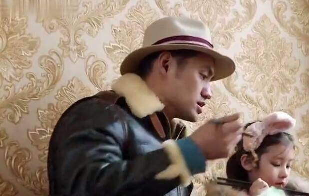 袁弘教育小孩不能挑食转身看到锅里有香菜立马让人把香菜拿走_张歆艺