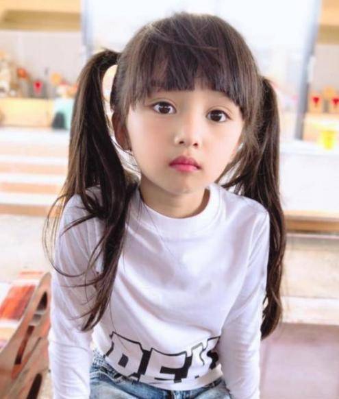 泰国6岁女童获选美冠军,网友:刻意卖弄,不化妆反而更好看_比赛_女孩