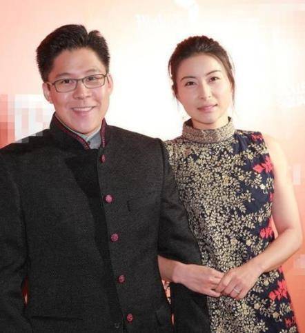 郭晶晶参加初恋王克楠葬礼,陈若琳抱不平,妻子抱4个月女儿痛哭_表演