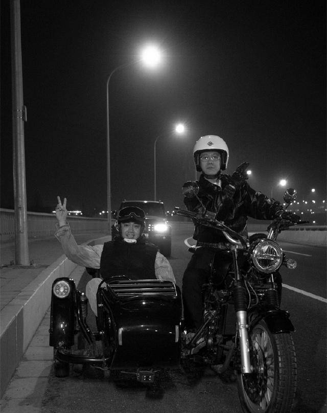 德云社三哥孔云龙,不骑摩托坐挎斗,粉丝:三哥表现的真乖