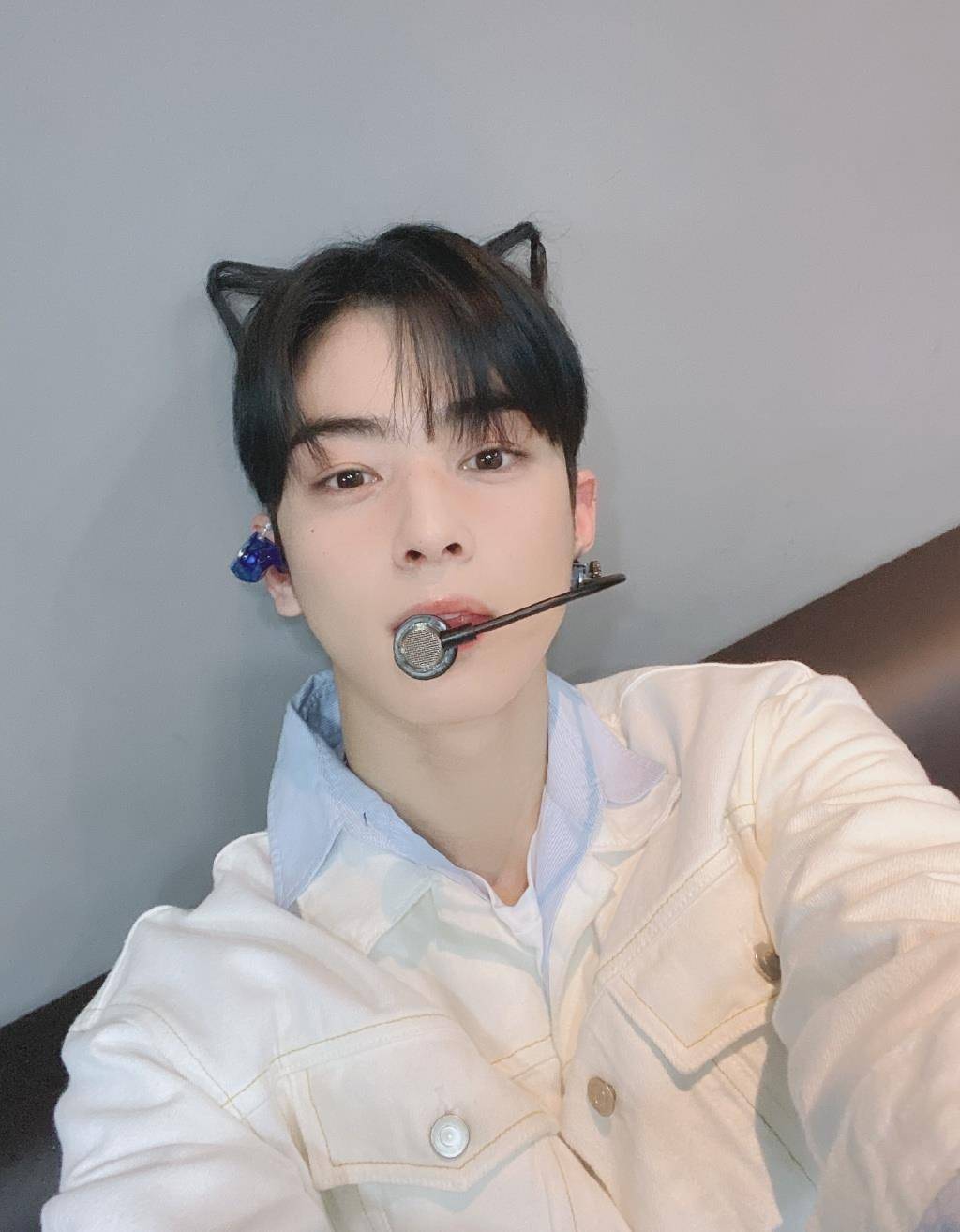 曾经是脸蛋天才,如今车银优脸部胖到像充气,只敢穿黑色显瘦西服_皮肤_