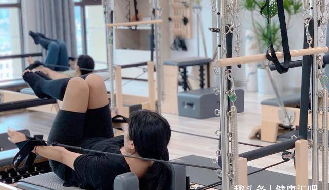 李现深夜晒光膀子自拍,8块腹肌实力抢镜,网友:身材太顶了_运动_魅力