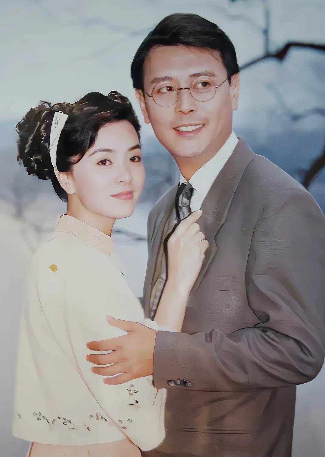 看了陈玉莲当年扮演的颂莲,终于明白刘德华和周润发那么迷她_美女