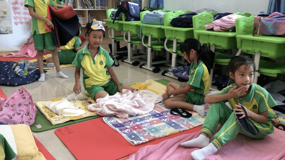 代表建议在中小学推行趴睡变躺睡 趴着睡容易引起哪些健康问题