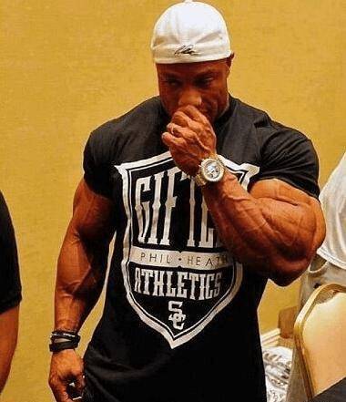 当奥赛健美明星穿上普通人的衣服时_穿着_感觉_西装