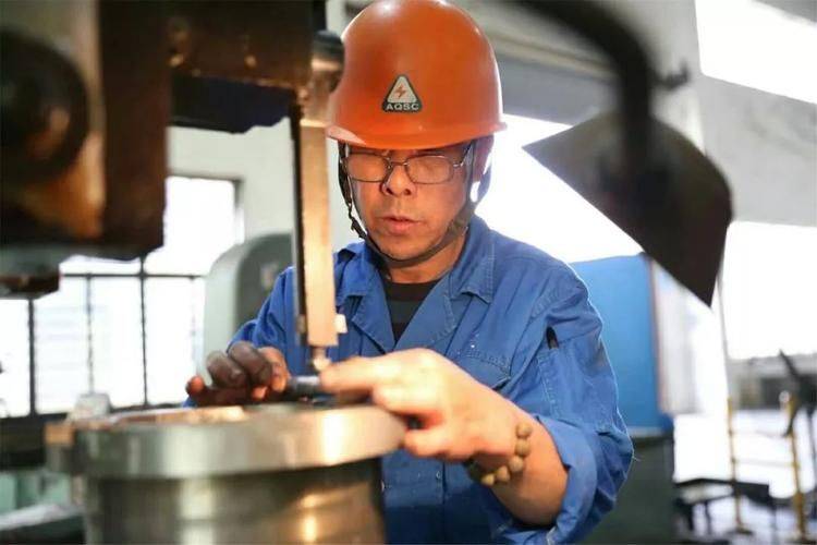 铣床工招聘三振华重工招聘:铣床/钻床/锯床/镗床(7000-12000)/月工作