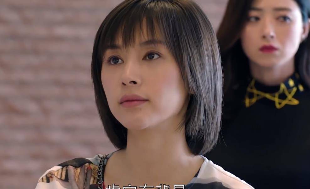 在《欢乐颂》中我们都知道曲筱绡是一个天不怕地不