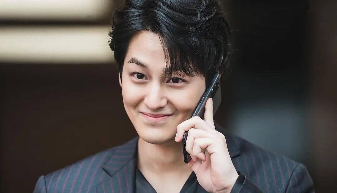 那些品格很低的老板就不说了,一些著名人士甚至被成为道德k模的男人