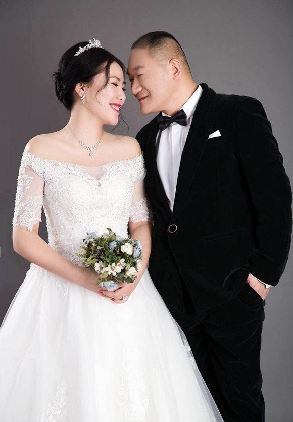 王朔:为啥大说侯耀华"穿上裤子不认账"?