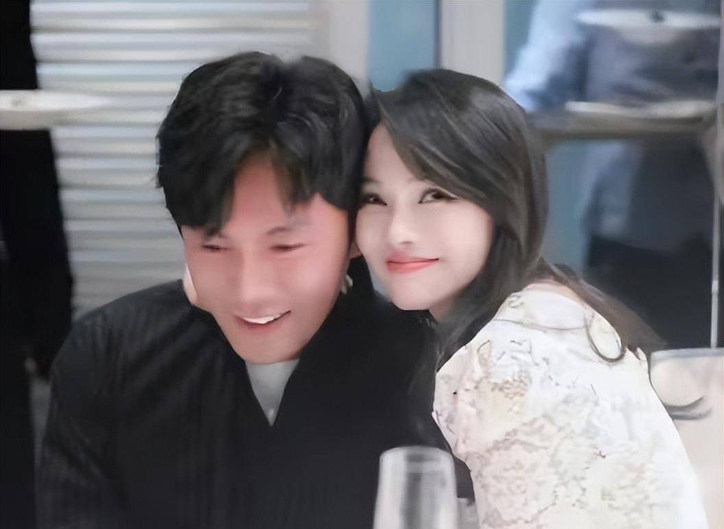 娱乐圈流行姐弟恋,张艺兴李沁牵手逛街被曝,姐弟恋相处幸福吗_年龄