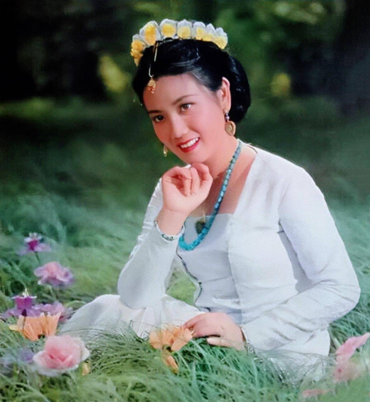 80年代影坛女星古装扮相:龚雪,何赛飞,陈红个个活色生香_女子_老电影