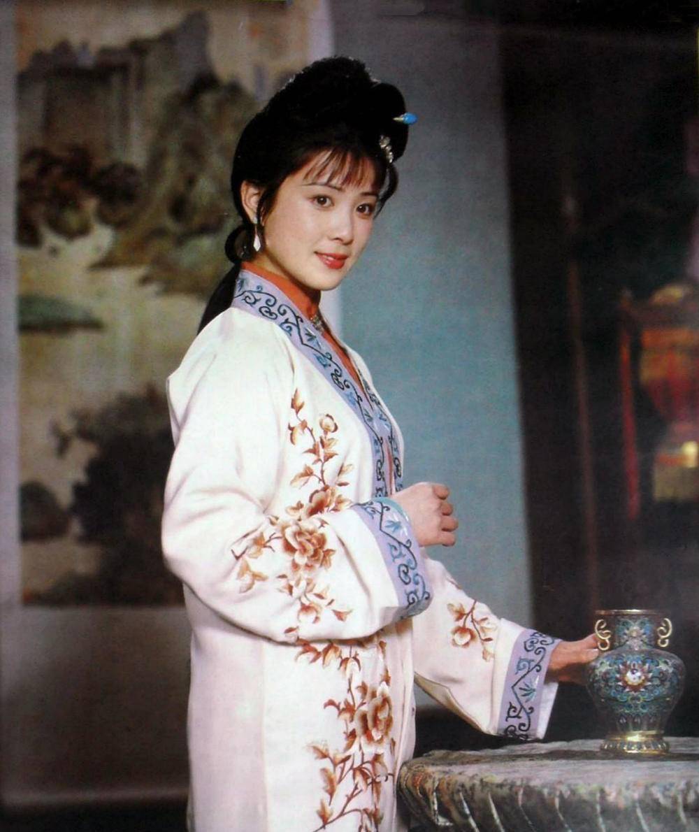 80年代影坛女星古装扮相:龚雪,何赛飞,陈红个个活色生香_女子_老电影