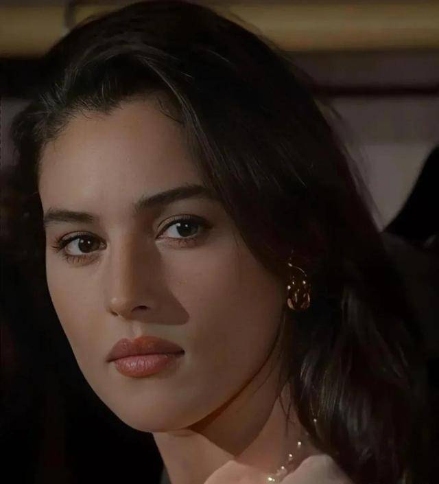 莫妮卡.贝鲁奇不愧为地之花!