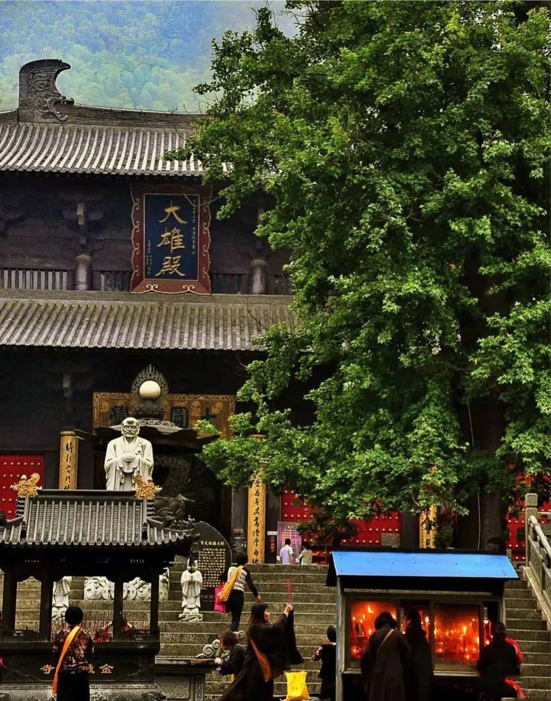 上的千年古刹一座隐藏在城市边缘的金峨寺02在这里把冬天没说完的话