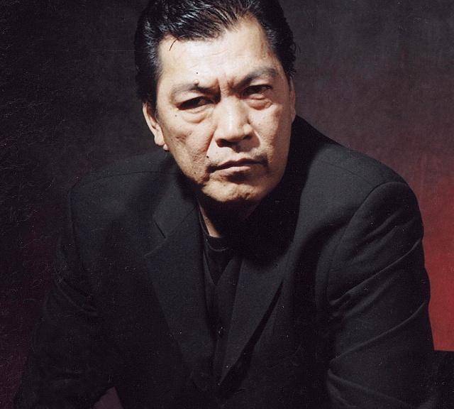 成奎安虽然经常被观众认为是恶人,但为了师傅他敢怼周星驰