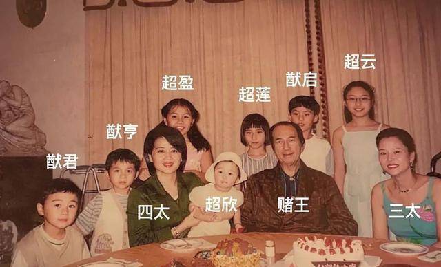 四太穿真丝衫耍心机,三太吊带装轻松稳赢_何超莲_女儿_孩子