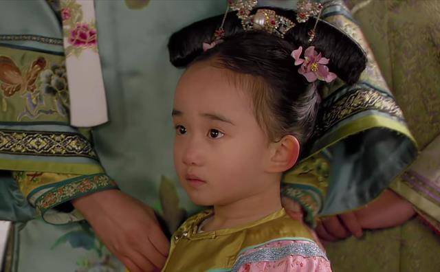 甄嬛传:胧月公主不亲不抱亲妈甄嬛,为什么她更爱敬妃?