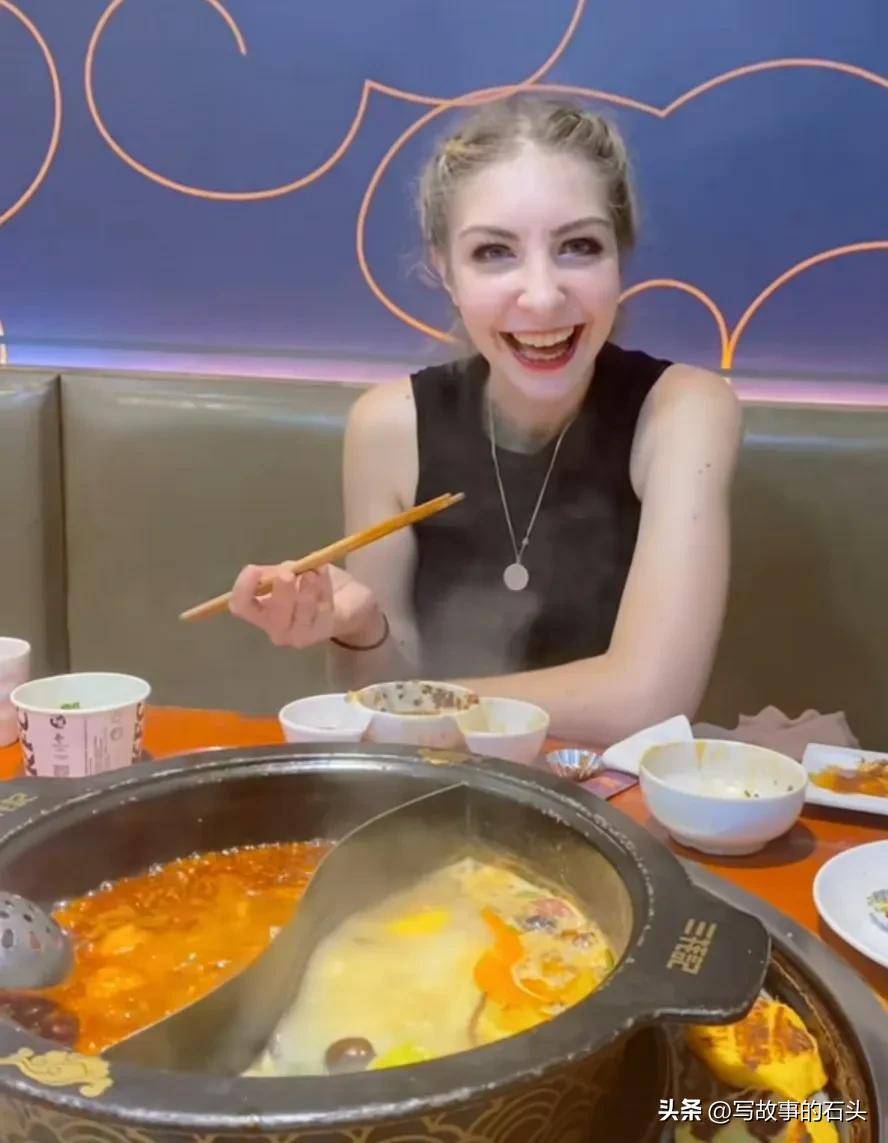 90后俄罗斯美女远嫁中国,生下两个混血儿,爱吃火锅,想留在中国_伊娜