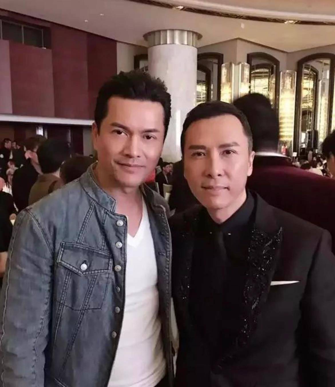 吕良伟春日练功显吃力,面部僵硬眼皮肿胀,与甄子丹相比差距太大_运动