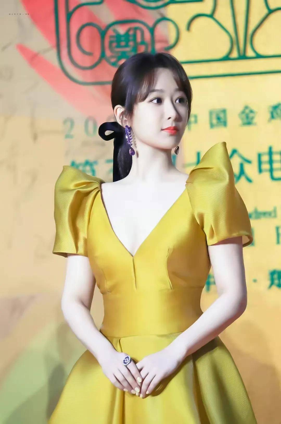 杨紫长大了,皮肤雪白,身材傲人,网友:越来越美_照片_演艺圈_美貌