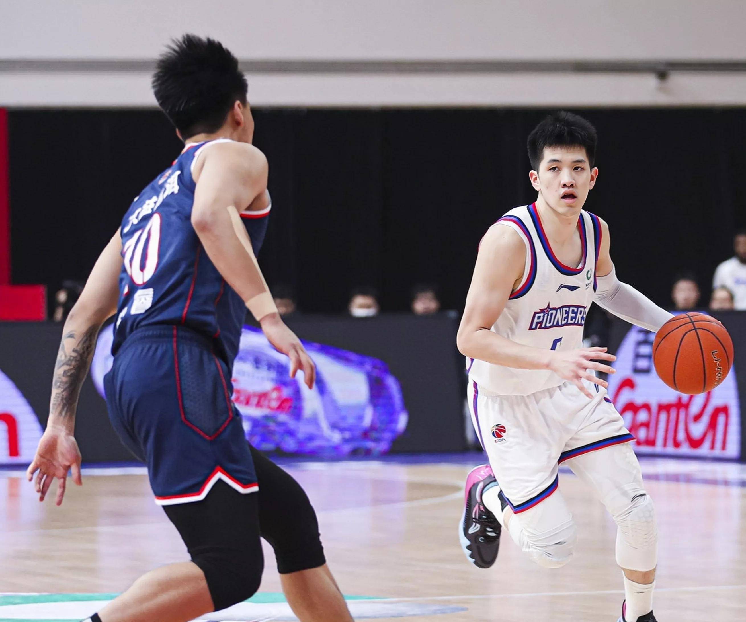 cba评分前8后卫:郭艾伦掉评分,力压林威赵睿,孙铭徽等国手_抢断_助攻