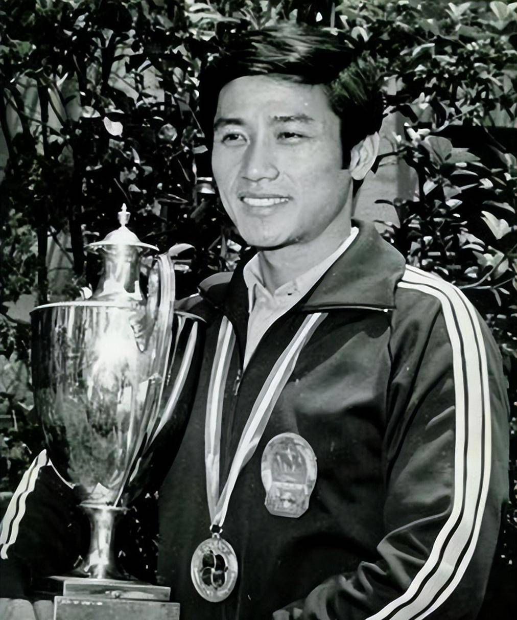 郭跃华:蝉联世乒赛男单冠军,被国外邀请打球,拒绝代表国外出战_教练