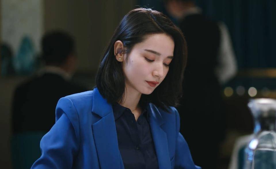 《暴风眼》扯掉"苦哈哈"外衣的苗霏,竟是未被发掘的金子_代斯_杨幂