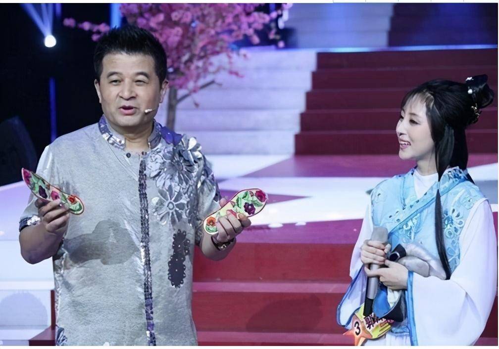 一首《枉凝眉》唱的观众不由自主地为她全程鼓掌,她的古装《千古美人