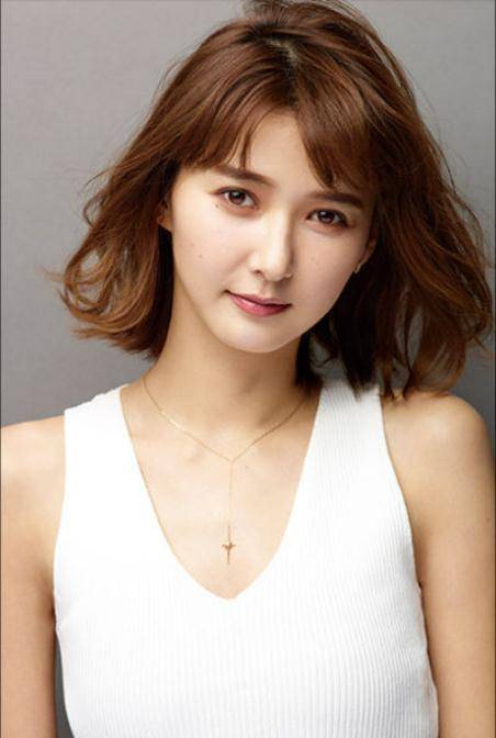 裴唯莹 / 《你听得到》裴唯莹,1988年1月 / 中国四川省成都市 / 演员.