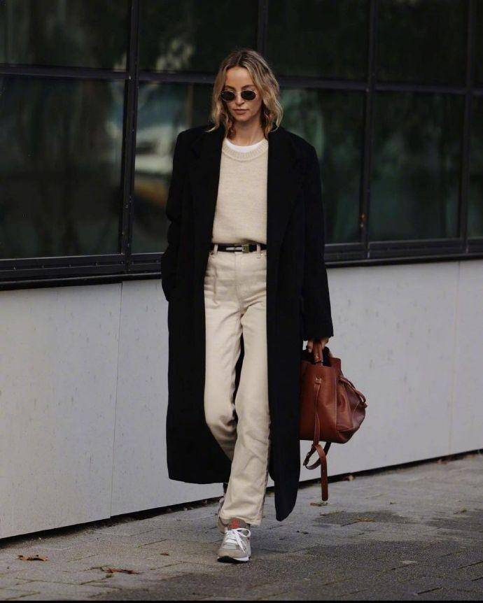 降温认准黑白灰和大地色,轻松打造简约高级穿搭,氛围感超强_时尚_服装