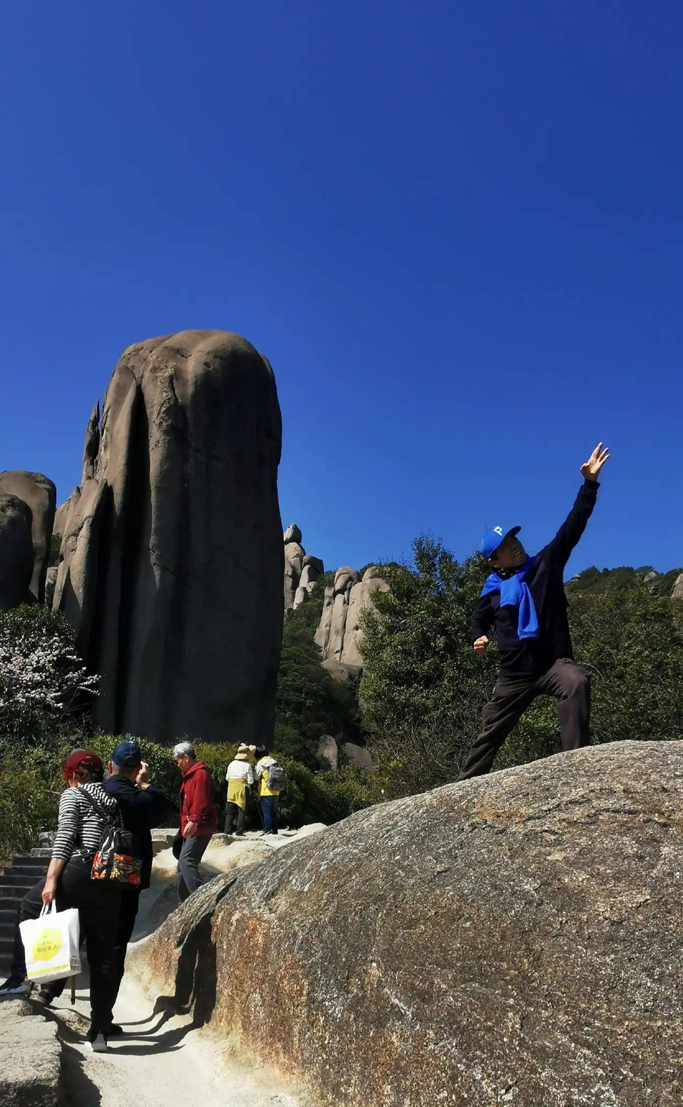 都可以,开始走的栈道走的太舒服了,没有想到从七星洞开始的三伏腰到