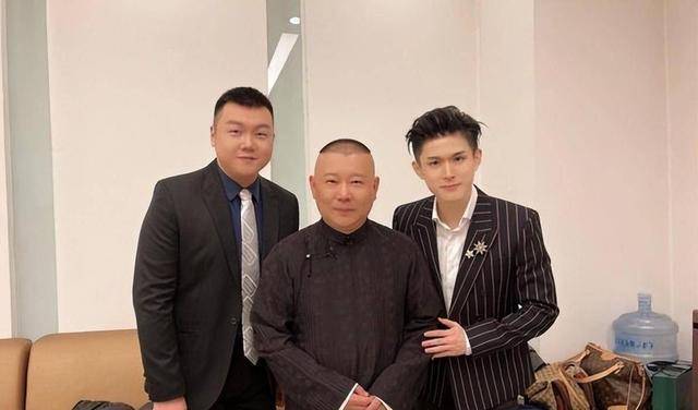 德云社富二代演出时受伤,下台后疼得直咧嘴,郭德纲没有看错人_关九海