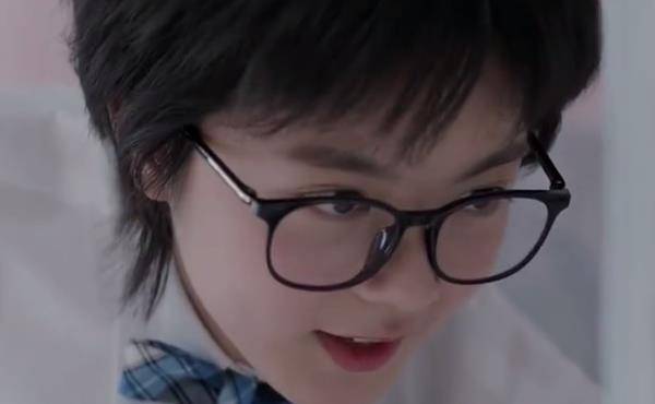 剧中的主人公叫做林妙妙,在上高中以前一直都被父母