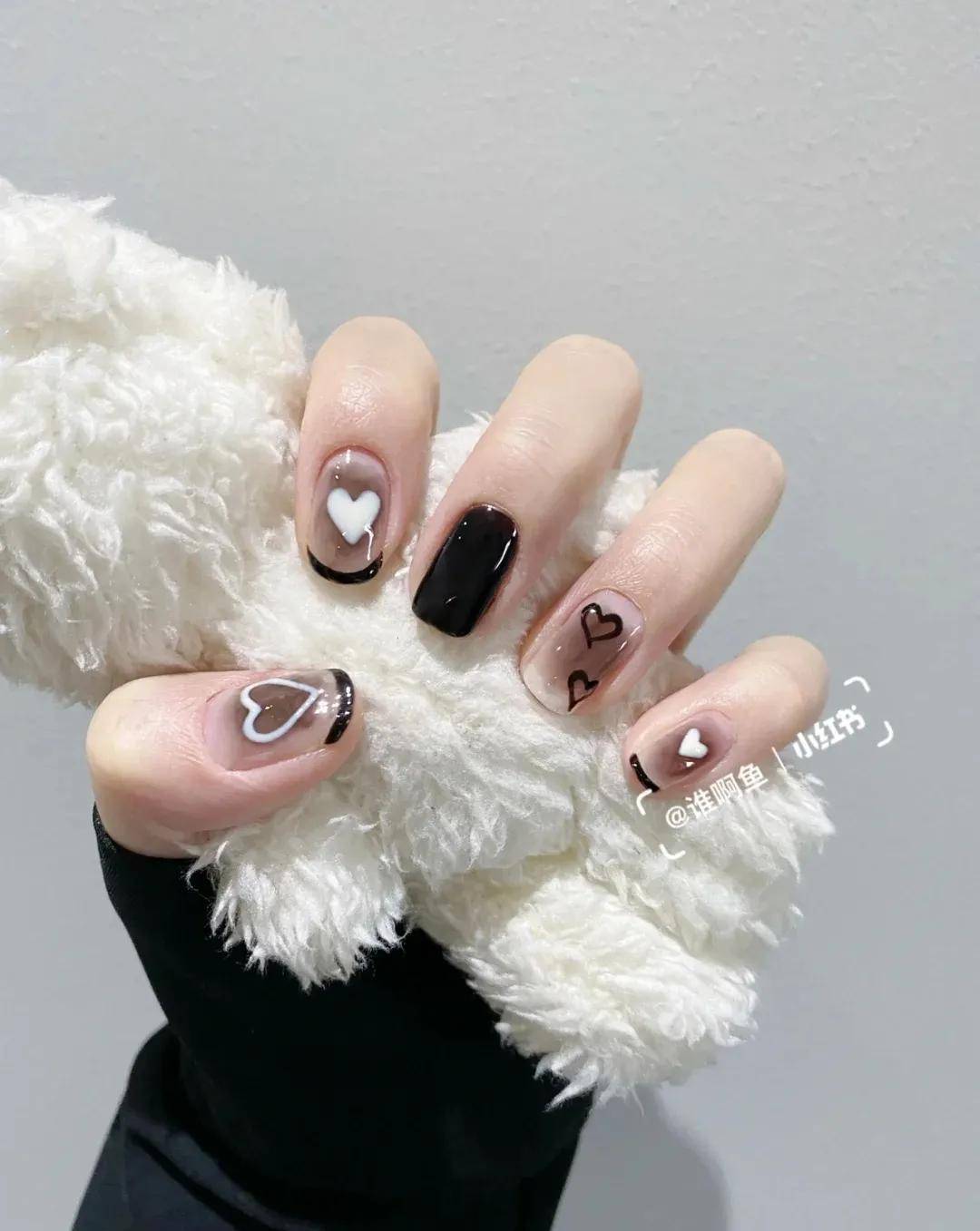 甜酷辣妹少女爱心黑色腮红中长款美甲_侵权_图片_显得