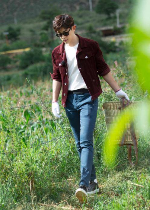 邓伦:首部电影遭遇腰斩,时尚代言却拿到手软