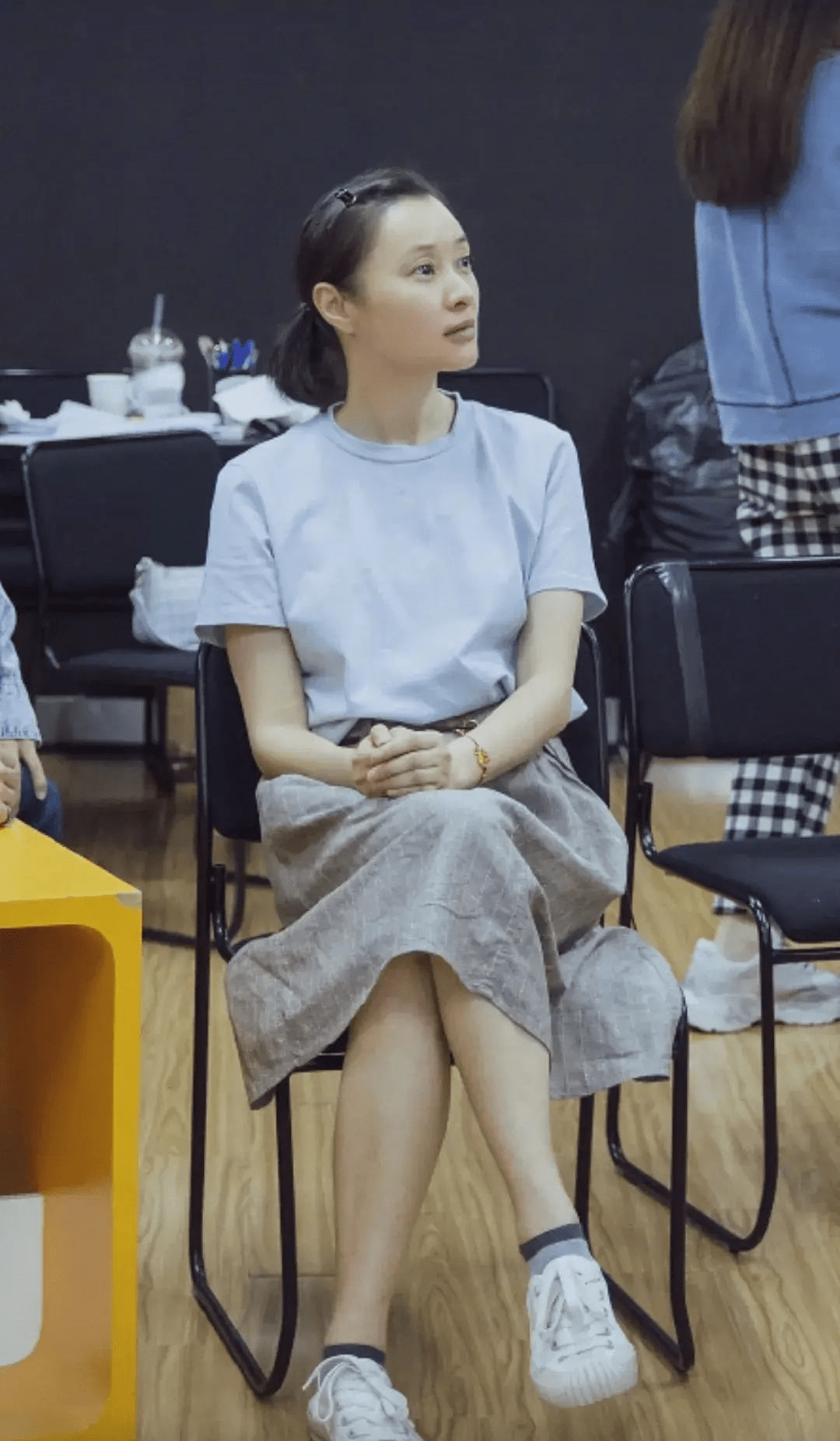 吴越原来那么美,知性气质,不得不说年纪越大越有韵味_显得_造型_身材