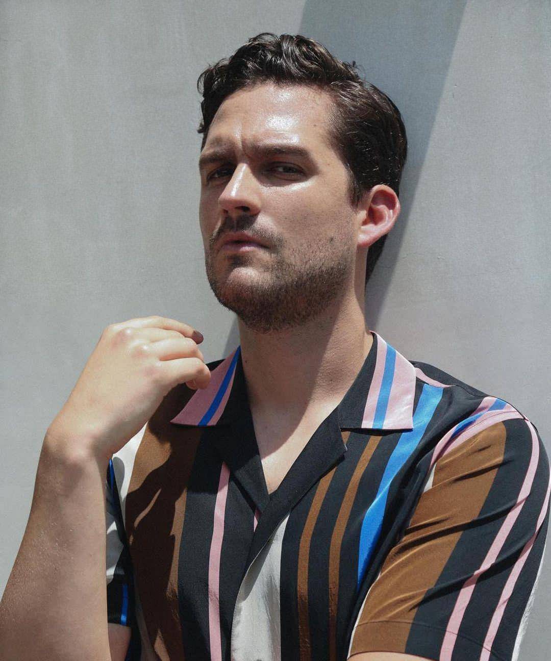 悬疑惊悚电影《敲敲门》男星谈出柜:我原本以为会因此失业_ben_工作