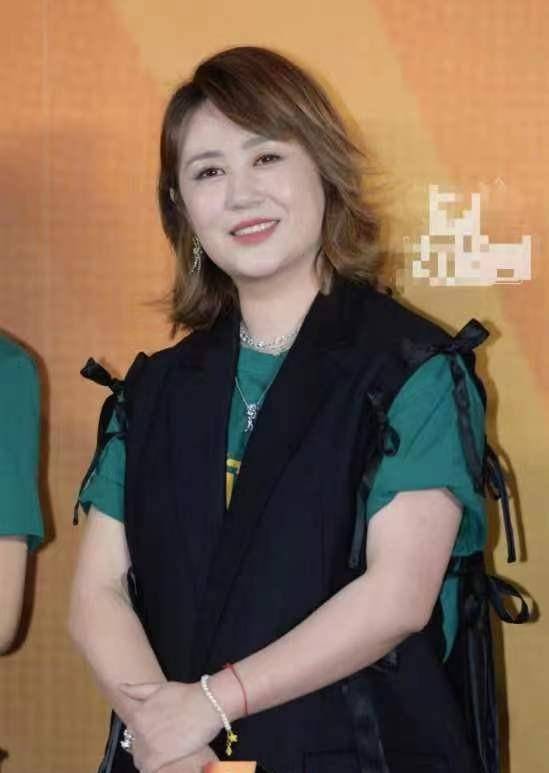 马丽真的该减肥了!生图显肚大,脸丰满,大妈感太明显_黑色_身材_显得