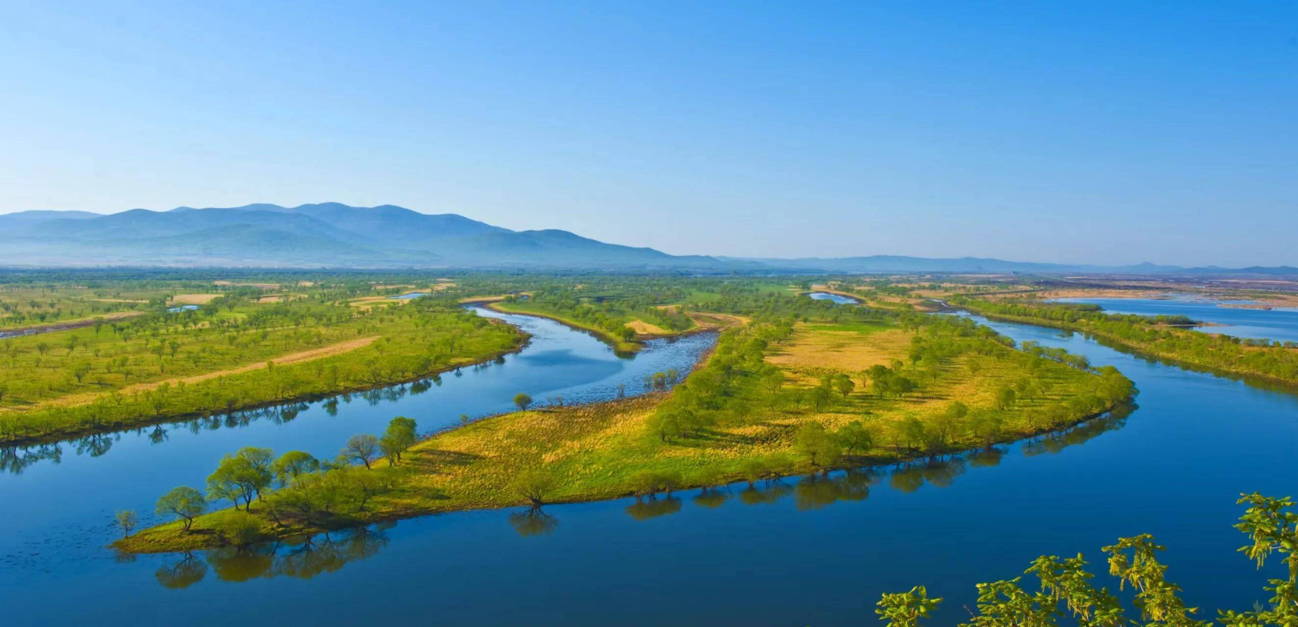 构建农业农村农民发展示范带饶河县按照"以景观的概念建设农村,以旅游