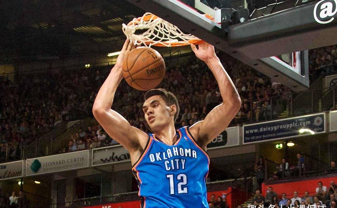 亚当斯,他是"海王"本王,从玉面书生到肌肉硬汉,他经历了什么_新西兰