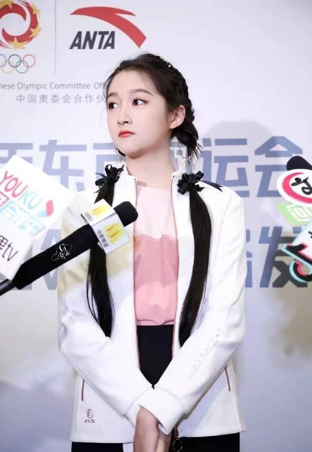 关晓彤帮奥运走秀太火了!科技感的造型创意十足,可惜驾驭不了