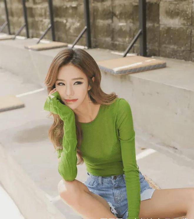美女图集:漂亮女生穿绿色衣服,夏日里看起来清新又靓丽_侵权_网络